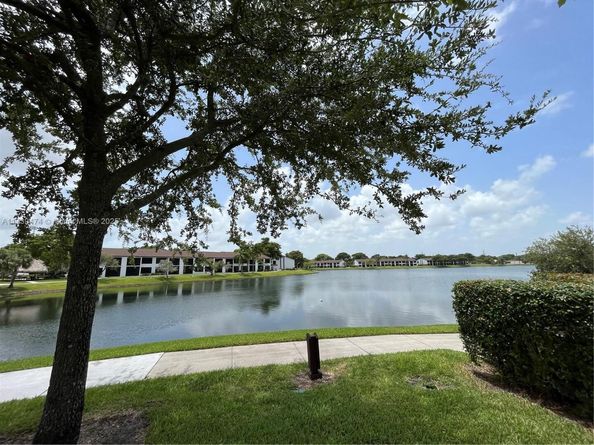 210 Lake Pointe Dr 107, Oakland Park FL 33309