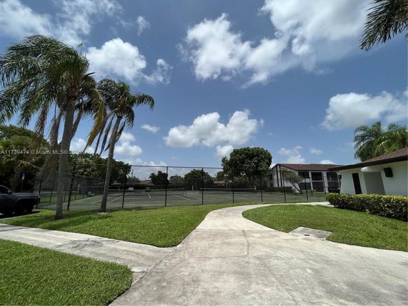 210 Lake Pointe Dr 107, Oakland Park FL 33309