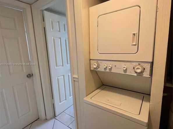 210 Lake Pointe Dr 107, Oakland Park FL 33309