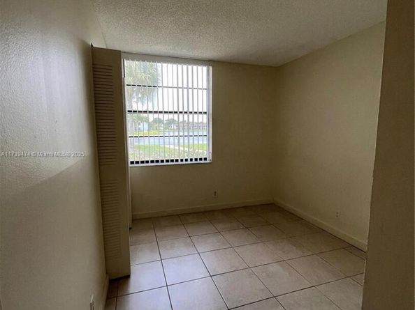 210 Lake Pointe Dr 107, Oakland Park FL 33309