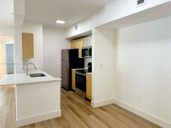 2564 Centergate Dr 208, Miramar FL 33025