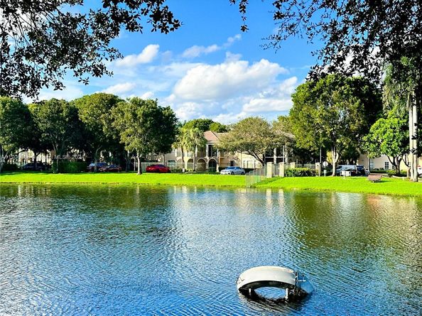 2564 Centergate Dr 208, Miramar FL 33025