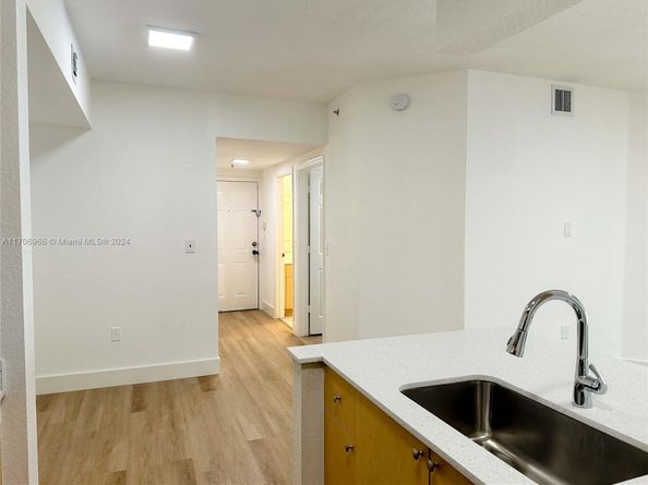 2564 Centergate Dr 208, Miramar FL 33025