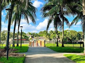 2564 Centergate Dr 208, Miramar FL 33025