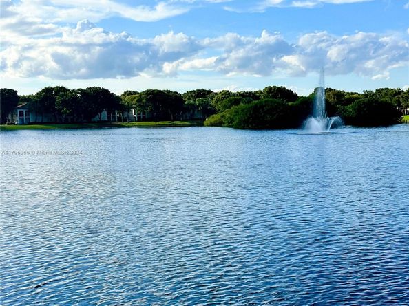 2564 Centergate Dr 208, Miramar FL 33025