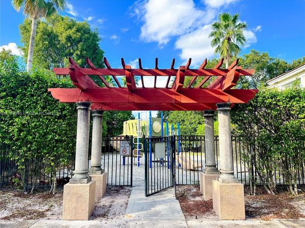 2564 Centergate Dr 208, Miramar FL 33025