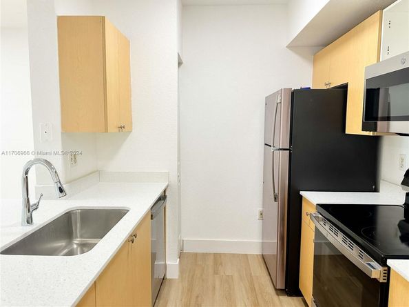 2564 Centergate Dr 208, Miramar FL 33025
