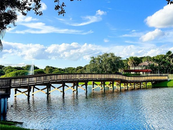 2564 Centergate Dr 208, Miramar FL 33025