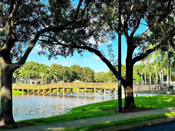 2564 Centergate Dr 208, Miramar FL 33025