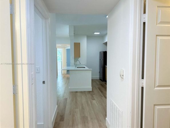 2564 Centergate Dr 208, Miramar FL 33025