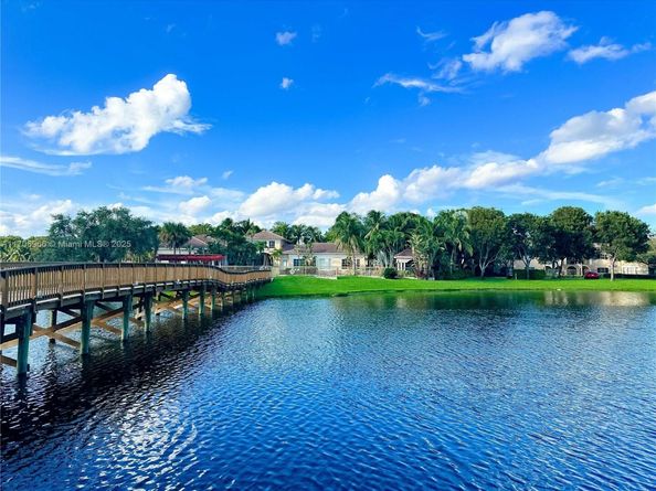 2564 Centergate Dr 208, Miramar FL 33025