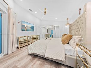 1077 NW 170th Ave, Pembroke Pines FL 33028