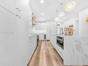 1077 NW 170th Ave, Pembroke Pines FL 33028
