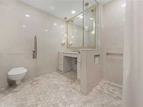 1077 NW 170th Ave, Pembroke Pines FL 33028