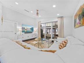 1077 NW 170th Ave, Pembroke Pines FL 33028
