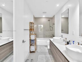 121 NE 34th St 2102, Miami FL 33137