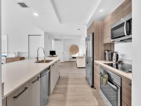 121 NE 34th St 2102, Miami FL 33137