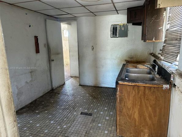 733 NW 27th Ave, Fort Lauderdale FL 33311