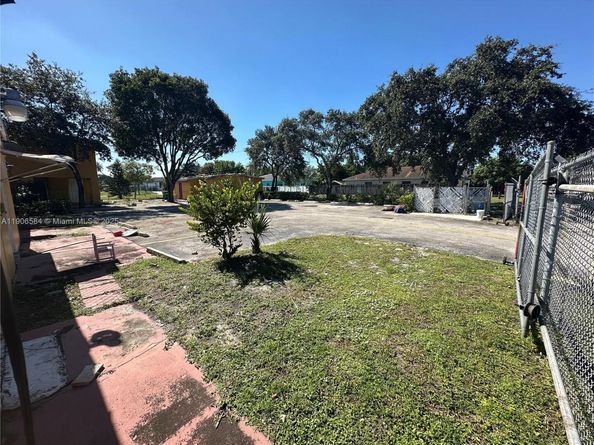 733 NW 27th Ave, Fort Lauderdale FL 33311