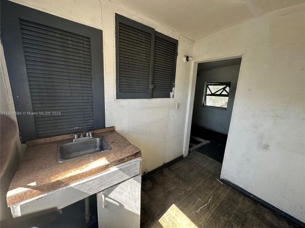 733 NW 27th Ave, Fort Lauderdale FL 33311