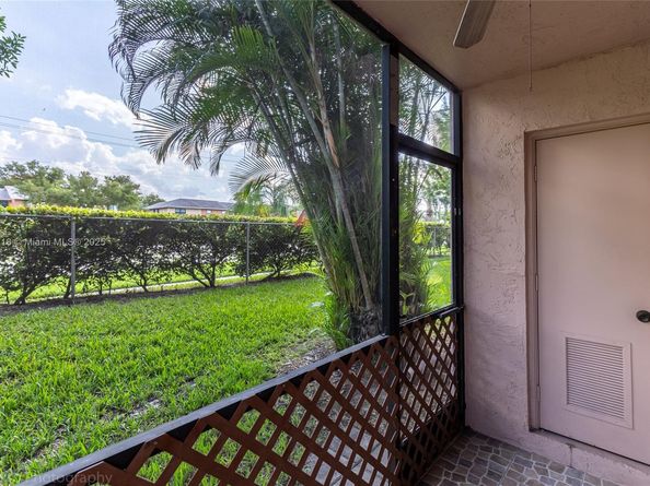 10624 NW 10th St 103, Pembroke Pines FL 33026