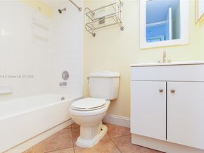 10624 NW 10th St 103, Pembroke Pines FL 33026