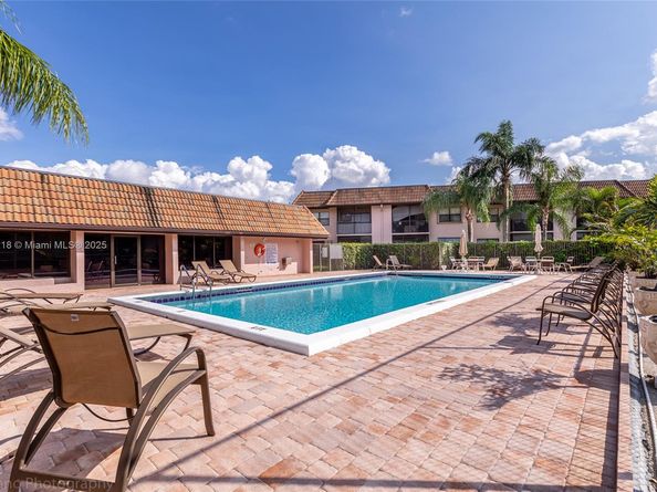 10624 NW 10th St 103, Pembroke Pines FL 33026