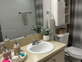 7220 NW 179th St 111, Hialeah FL 33015
