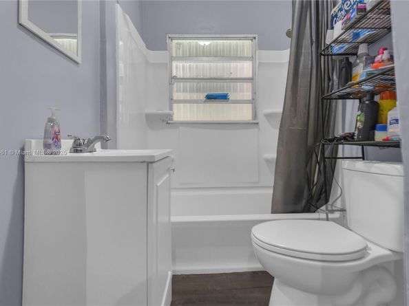 1478 NW 74th St, Miami FL 33147