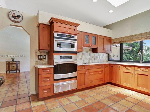 1180 NW 100th Way, Plantation FL 33322