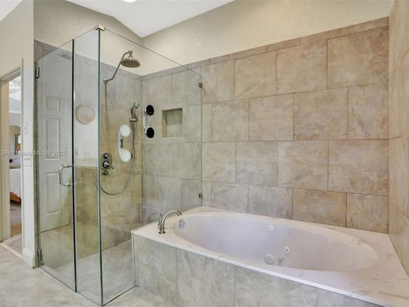 1180 NW 100th Way, Plantation FL 33322