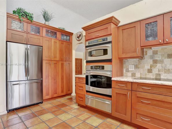 1180 NW 100th Way, Plantation FL 33322