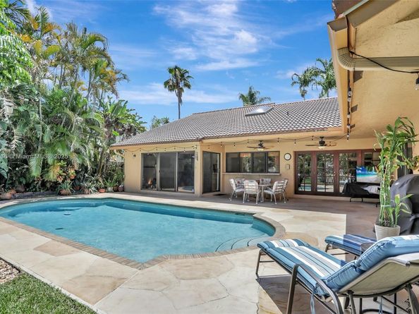 1180 NW 100th Way, Plantation FL 33322
