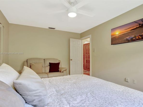 1180 NW 100th Way, Plantation FL 33322