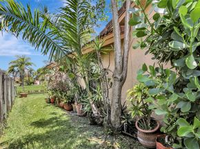 1180 NW 100th Way, Plantation FL 33322
