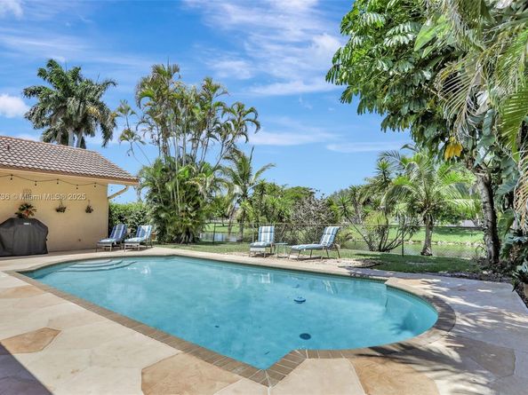 1180 NW 100th Way, Plantation FL 33322