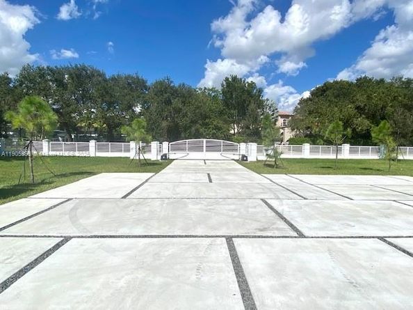 7830 SW 117th St, Pinecrest FL 33156