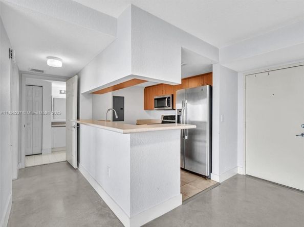 816 NW 11th St 1208, Miami FL 33136
