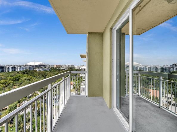 816 NW 11th St 1208, Miami FL 33136
