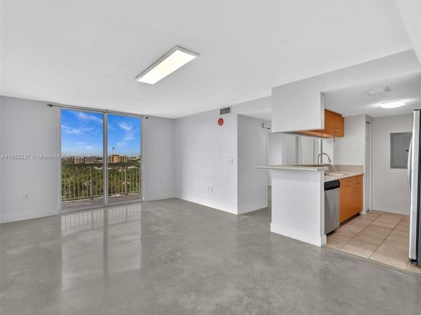 816 NW 11th St 1208, Miami FL 33136