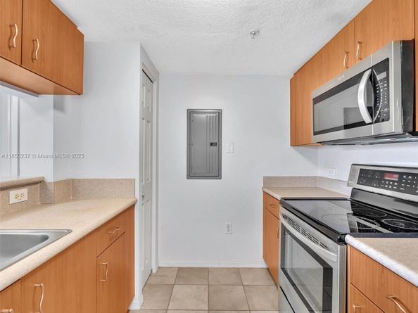 816 NW 11th St 1208, Miami FL 33136