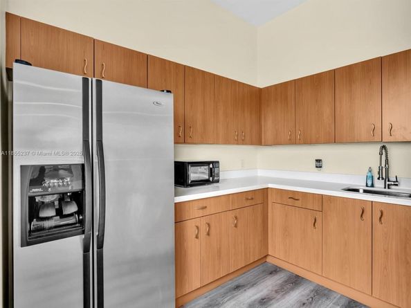 816 NW 11th St 1208, Miami FL 33136