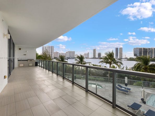 3300 NE 188th St 217, Aventura FL 33180
