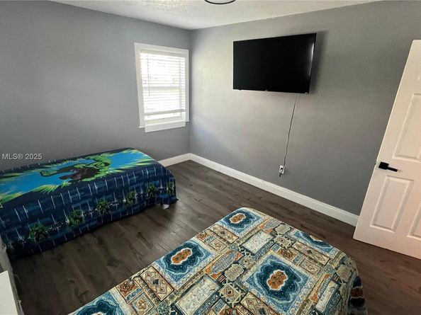 350 NW 206th Ter, Miami Gardens FL 33169