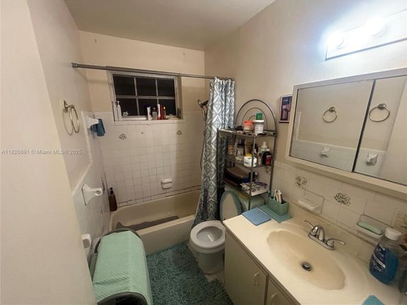 2944 NW 61st St, Miami FL 33142