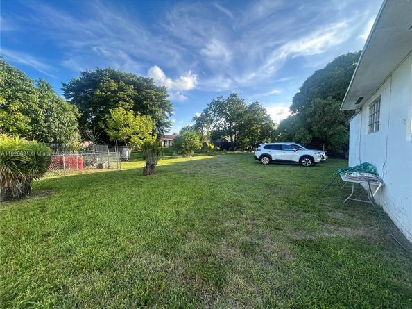 2944 NW 61st St, Miami FL 33142