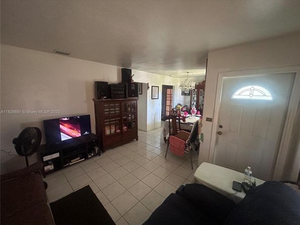 2944 NW 61st St, Miami FL 33142