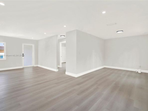 6740 SW 135th Ave, Miami FL 33183