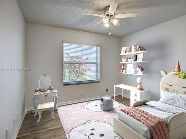 372 Cameron Dr, Weston FL 33326