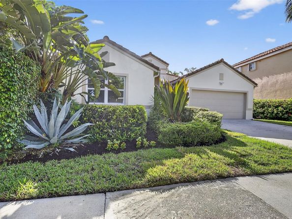 372 Cameron Dr, Weston FL 33326